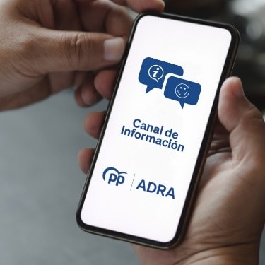 Teléfono móvil con texto en pantalla Canal de información PP Adra