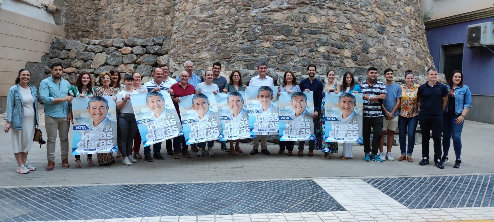 PP Adra comienza la campaña electoral con la tradicional pegada de carteles PP Adra comienza la campaña electoral con la tradicional pegada de carteles